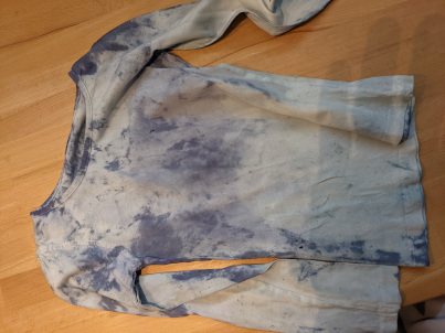 Gefärbter Pullover